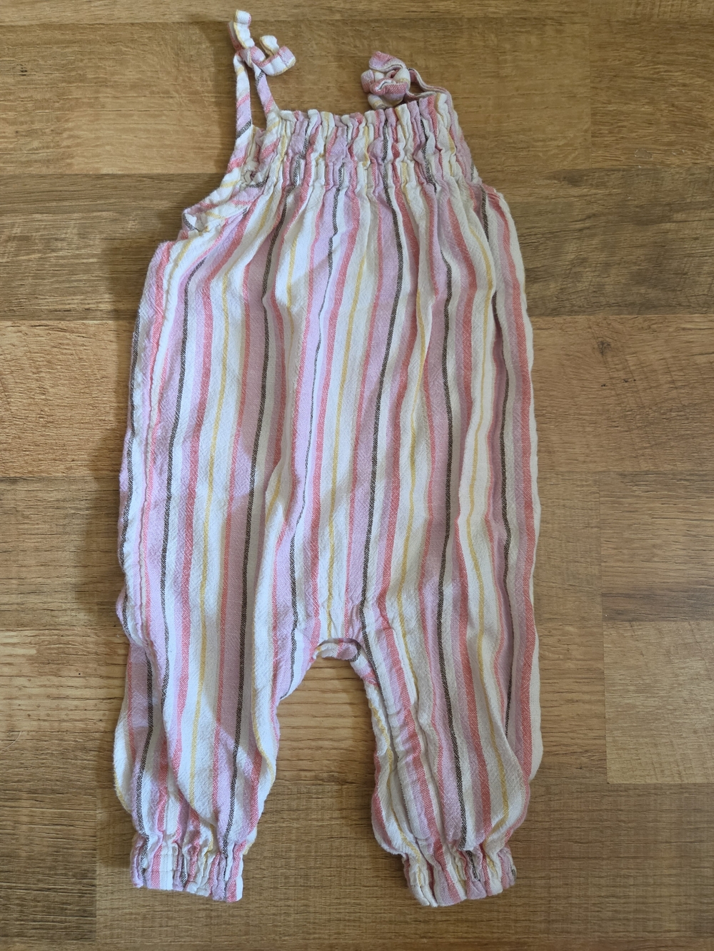 Old Navy Baby Girls Mixed Summer Romper, Onesies, Shorte & Dresses Lot - Picture 9 of 9